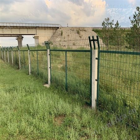 铁路护栏 防腐防老化抗晒耐候 低碳钢丝网 园区 机场 隔离网